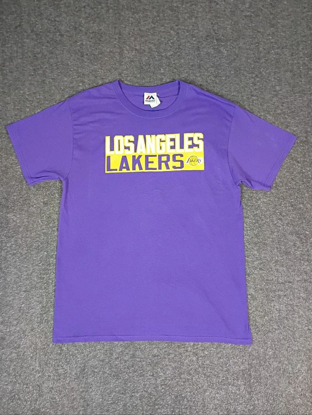 Majestic Los Angeles Lakers LeBron James #23 Purple T-Shirt Men's Large NWT.